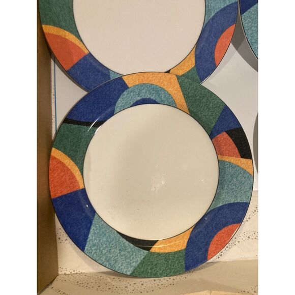 Victoria & Beale Accents 9019 Geometric Dinner Plates set of 4 - Picture 4 of 4